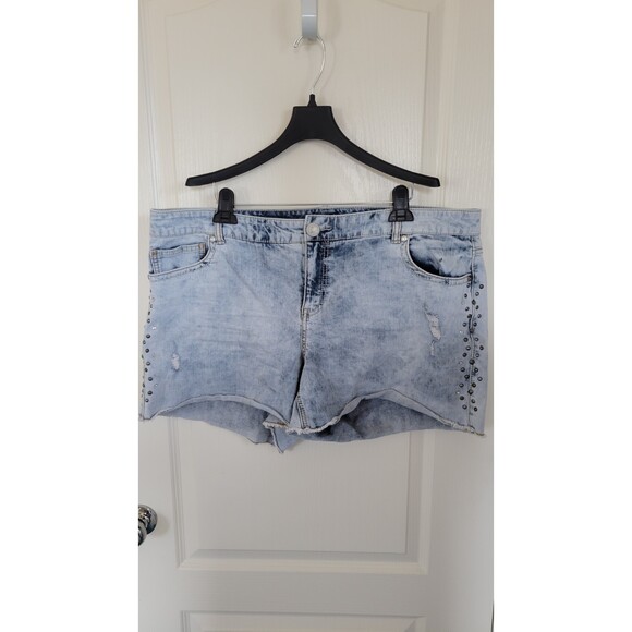 Women's Plus Size Light Acid Wash Distressed Jeweled Short Shorts - Picture 1 of 3